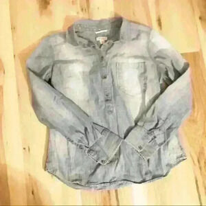 Merlona long sleeve chambray shirt size medium